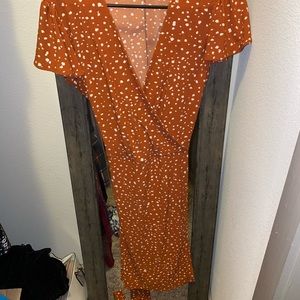 Super comfortable dress! Worn once for two hours tops 😅